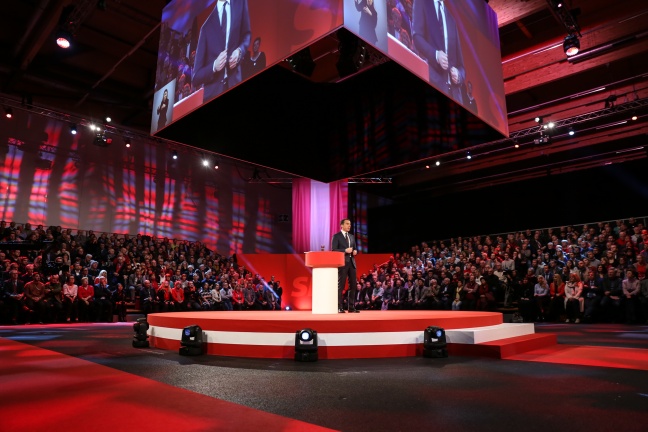 Bundeskanzler Christian Kern (SPÖ) entschuldigte sich bei Grundsatzrede und kündigte Veränderung an