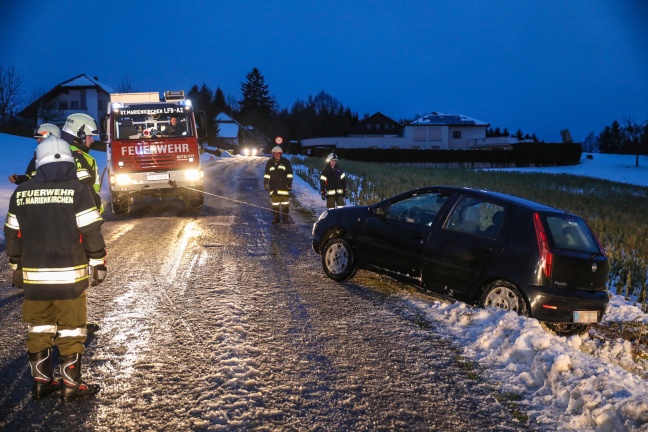 Autolenkerin bei Verkehrsunfall in St. Marienkirchen an der Polsenz leicht verletzt