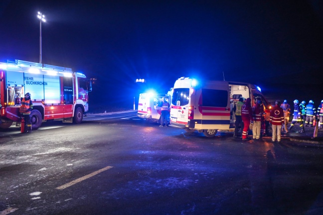 Drei Verletzte bei Kreuzungscrash in Buchkirchen