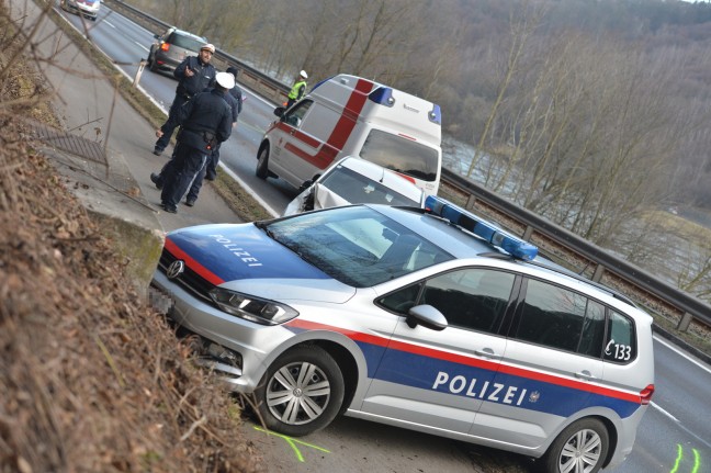 Verfolgungsjagd mit der Polizei endet auf der Rohrbacher Straße in Puchenau mit Crash