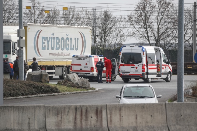Lenker in Wels-Puchberg leblos in LKW-Fahrerkabine aufgefunden
