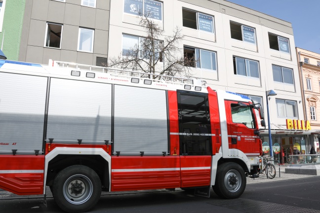 Kleinbrand in Tanzschule in Wels-Innenstadt erfordert Einsatz der Feuerwehr