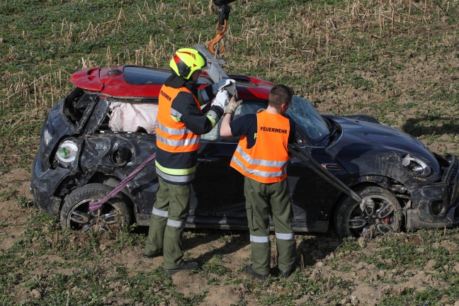 Zwei Verletzte bei Überschlag mit Auto in Edt bei Lambach