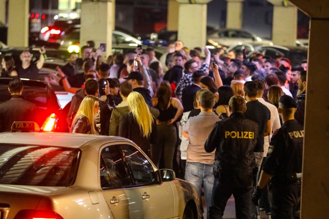 Schließung einer Disco nach Kontrolle sorgt für Großeinsatz der Polizei