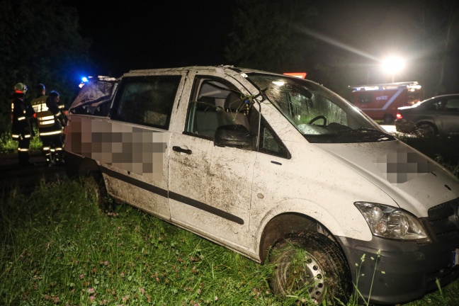 Sechs Verletzte bei Verkehrsunfall mit Taxibus in Hartkirchen