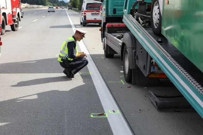 Tödlicher Unfall: Mitarbeiter eines Abschleppunternehmens auf Westautobahn von Auto erfasst