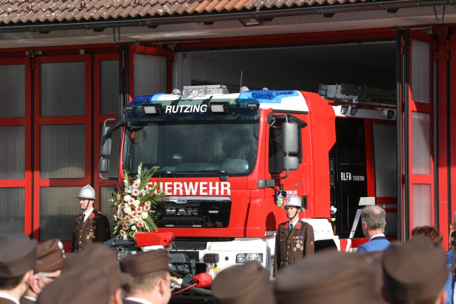 Neues Rüstlöschfahrzeug der Feuerwehr Rutzing feierlich gesegnet