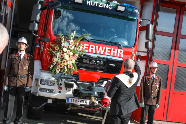 Neues Rüstlöschfahrzeug der Feuerwehr Rutzing feierlich gesegnet