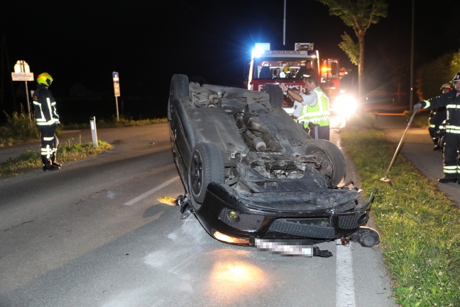 Autolenker bei Fahrzeugüberschlag in Gunskirchen verletzt