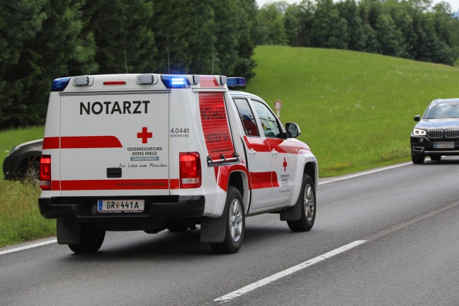 Schwerer Verkehrsunfall mit Kleintransporter auf der Innviertler Straße in Riedau