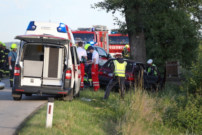 Auto prallt bei Piberbach gegen Baum - Pensionist (72) verstorben