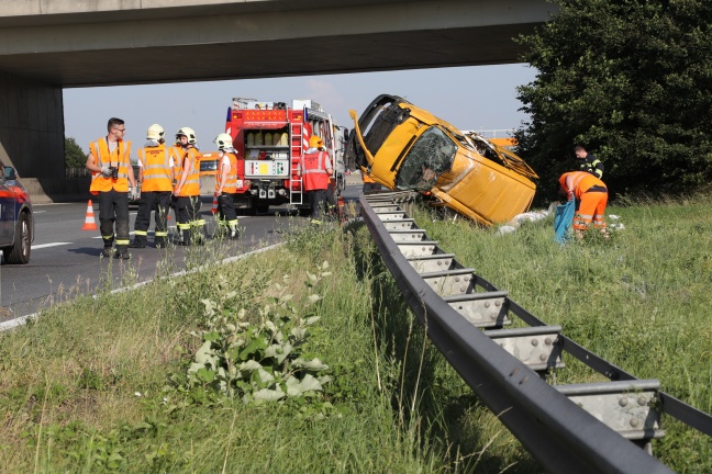 Verkehrsunfall auf der Westautobahn bei Asten fordert zwei Schwer- und einen Leichtverletzten