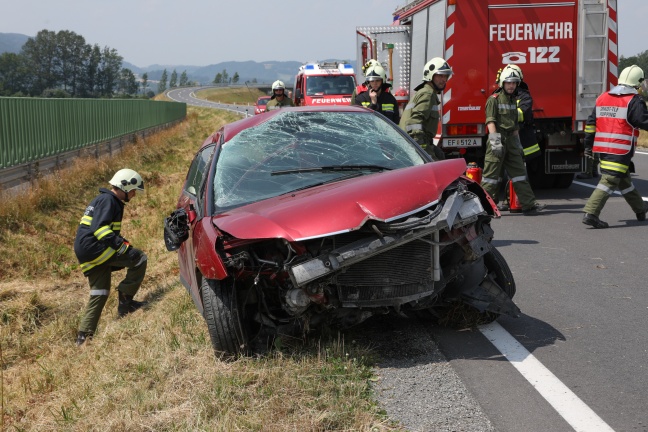 Zwei Verletzte bei Verkehrsunfall auf der Nibelungen Straße in Hinzenbach