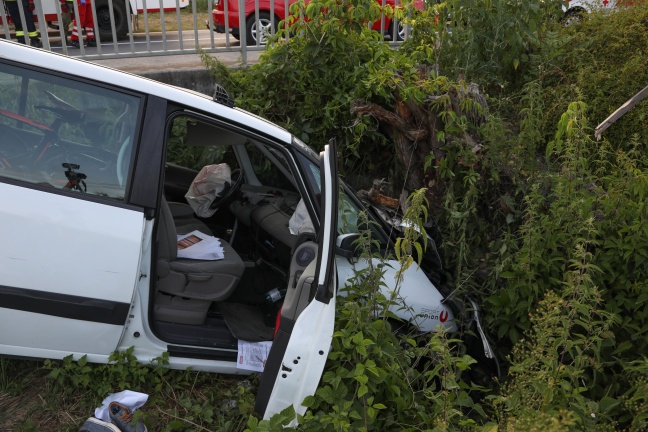 Schwerer Verkehrsunfall auf der Wallerner Straße in Scharten fordert zwei Schwerverletzte