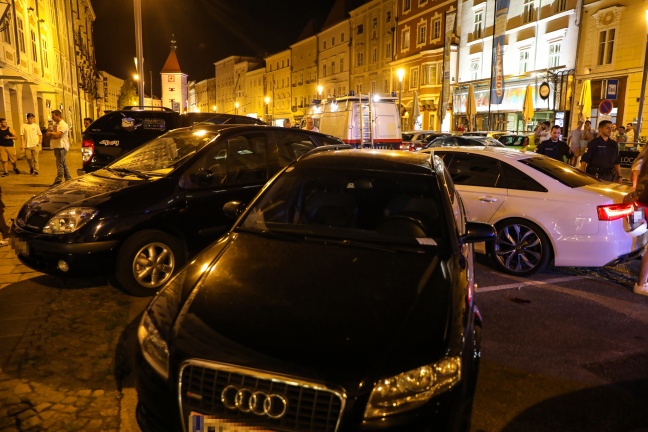 Junge Autolenkerin ohne Führerschein verursacht großen Blechsalat am Welser Stadtplatz