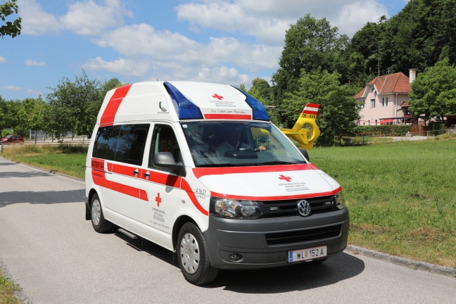 Kind bei Sturz vom Sprungturm im Freibad in Lambach verletzt