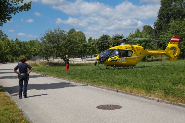 Kind bei Sturz vom Sprungturm im Freibad in Lambach verletzt