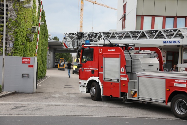 Rauchentwicklung bei Produktionsanlage eines Gewerbebetriebs in Wels-Pernau sorgt für Einsatz