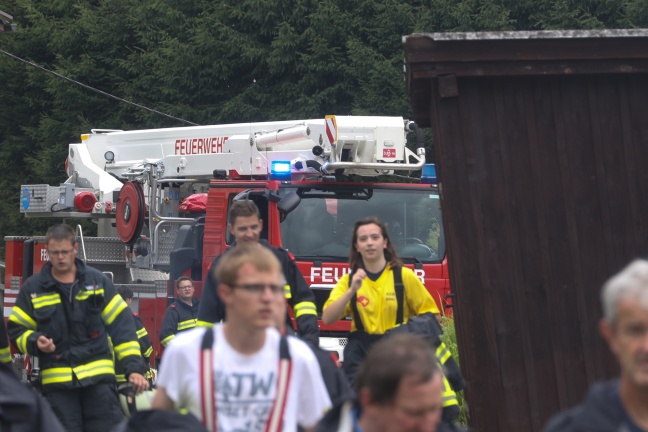 Höhenretter der Feuerwehr bei Personenrettung in Altmünster im Einsatz