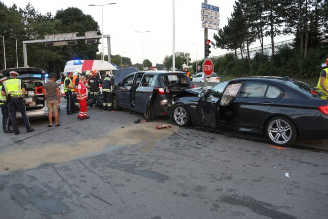 Autolenker (47) nach schwerem Auffahrunfall in Thalheim bei Wels im Klinikum Wels verstorben