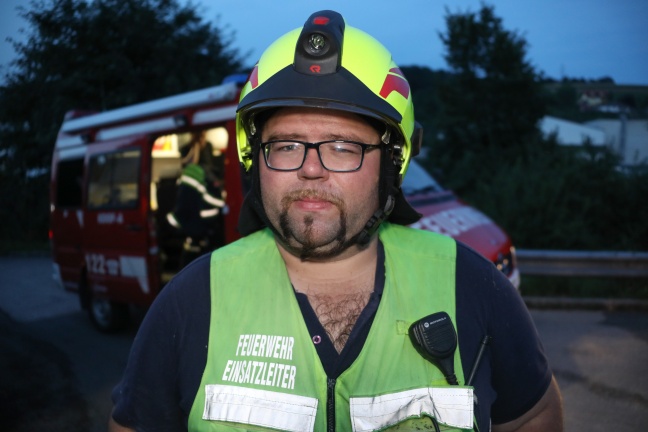 Dachstuhlbrand in Kremsmünster erfordert Einsatz von drei Feuerwehren