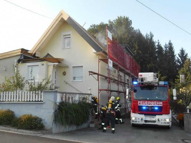 Dachstuhlbrand in Kremsmünster erfordert Einsatz von drei Feuerwehren