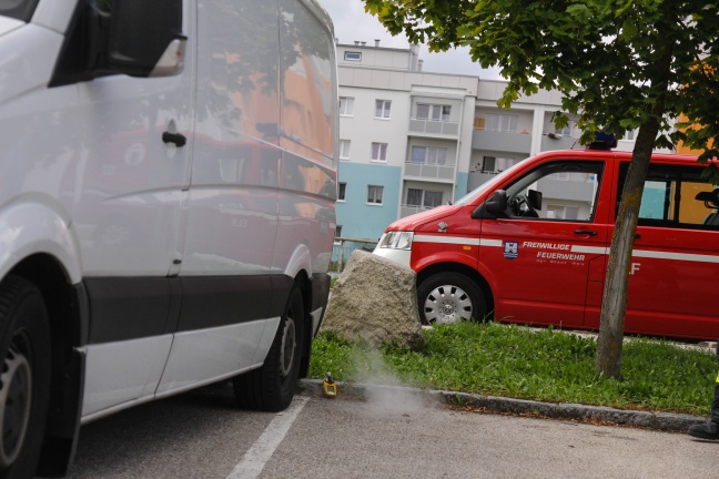 Vermeintlicher Fahrzeugbrand in Wels-Neustadt sorgt für Einsatz der Feuerwehr