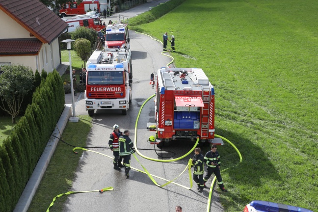 Sieben Feuerwehren bei Garagenbrand in Kirchdorf an der Krems im Einsatz