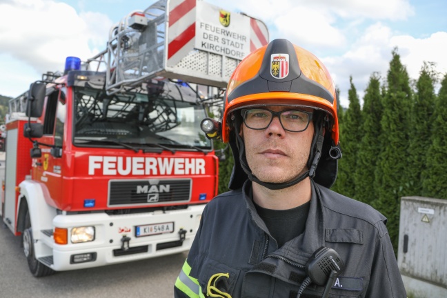 Sieben Feuerwehren bei Garagenbrand in Kirchdorf an der Krems im Einsatz
