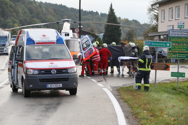 Drei teils Schwerverletzte bei Frontalcrash in Feldkirchen an der Donau