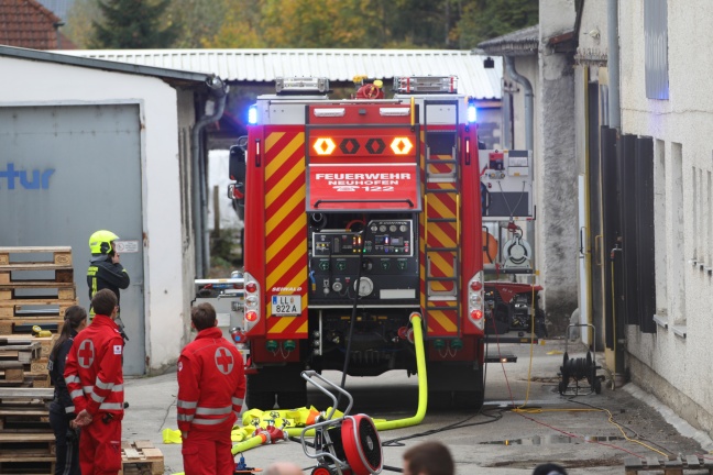 Drei Feuerwehren bei Brand in einem Betrieb in Neuhofen an der Krems im Einsatz