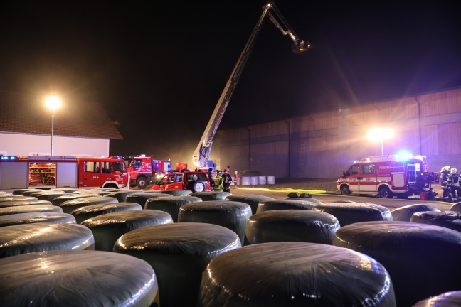 Einsatzübung der Feuerwehren bei Argar-Servicebetrieb in Thalheim bei Wels