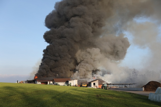 Großbrand eines Bauernhofes in Pucking