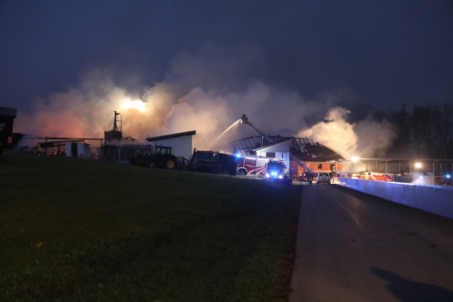 Großbrand eines Bauernhofes in Pucking