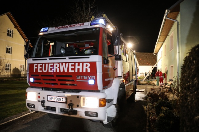 Hausbewohner und zwei Katzen bei Brand in Prambachkirchen gerettet