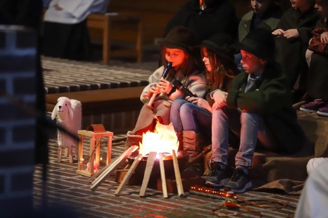 Beeindruckendes Hirtenspiel beim weihnachtlichen Kindergottesdienst in Wels-Pernau