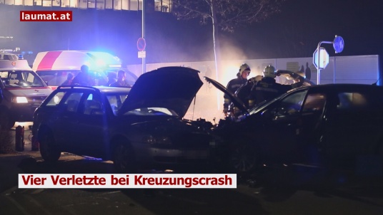 Vier Verletzte bei Kreuzungscrash | Film: laumat.at/Kamera: Matthias Lauber, Beitrag: Matthias Lauber Vier Verletzte bei Kreuzungscrash