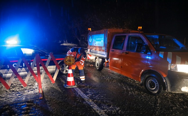 Lawinengefahr und Schneedruck sorgen für viele Straßensperren