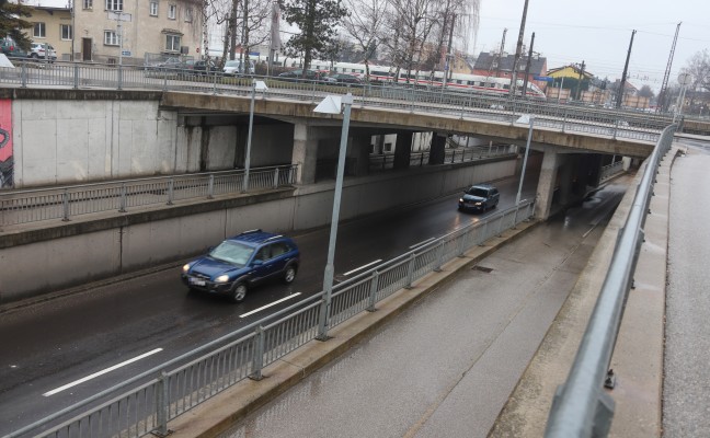 19-Jähriger turnte in Wels-Innenstadt auf Brücke über fließendem Verkehr