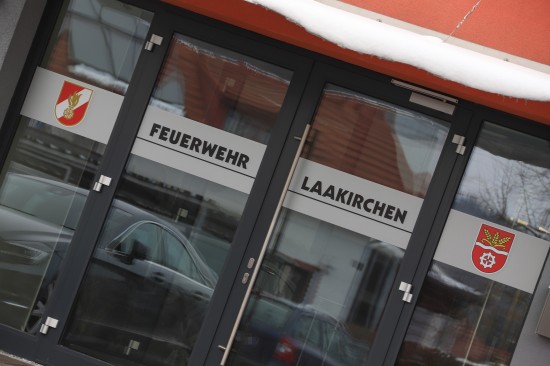 Traktorbrand auf Bauernhof in Laakirchen rasch gelöscht | Foto: laumat.at/Matthias Lauber Traktorbrand auf Bauernhof in Laakirchen rasch gelöscht
