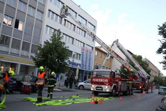 Feuerwehren übten in der Sparkasse Ringstraße für den Ernstfall