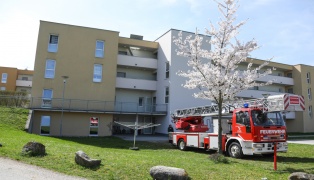 Polizist bei Einsatz von Rettungsfahrzeug niedergestoßen und verletzt | Foto: laumat.at/Matthias Lauber Polizist bei Einsatz von Rettungsfahrzeug niedergestoßen und verletzt