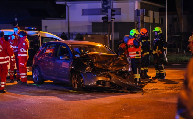 Fünf Verletzte bei Kreuzungscrash in Ansfelden