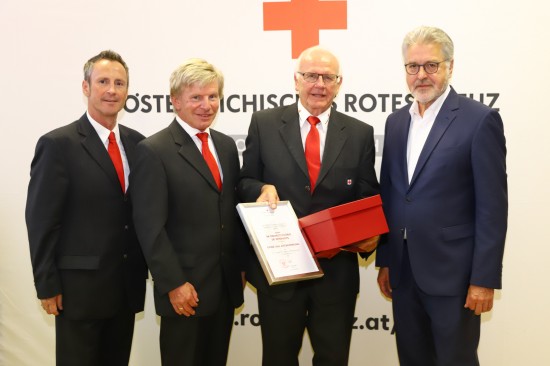 Ehrungen und Wahlen bei der Bezirksstellenversammlung des Roten Kreuzes in Wels | Foto: laumat.at/Matthias Lauber Ehrungen und Wahlen bei der Bezirksstellenversammlung des Roten Kreuzes in Wels