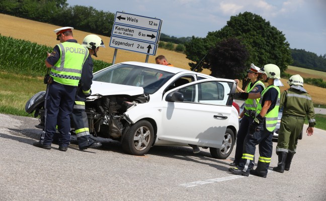 Kreuzungscrash zwischen LKW und PKW in Sipbachzell fordert eine verletzte Person
