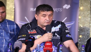 Dartstar Mensur Suljovic präsentiert Start einer völlig neuen E-Dart-Serie | Foto: laumat.at/Matthias Lauber Dartstar Mensur Suljovic präsentiert Start einer völlig neuen E-Dart-Serie