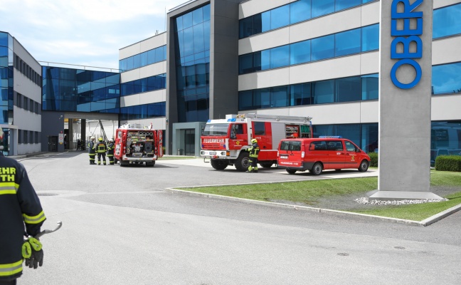 Brand im Dachbereich eines Unternehmens in Gunskirchen