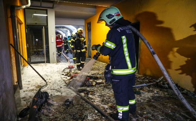 Brand im Müllraum eines Wohnhauses in Wels-Innenstadt