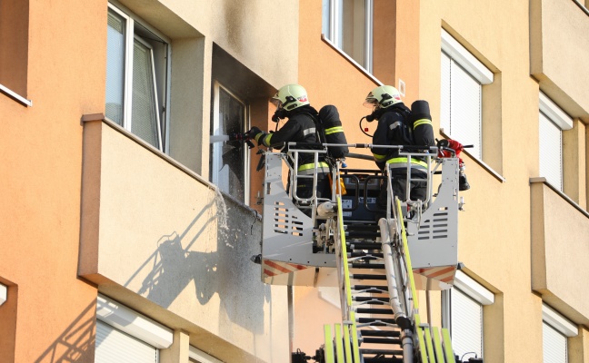 Wohnungsbrand in einem Hochhaus in Wels-Neustadt