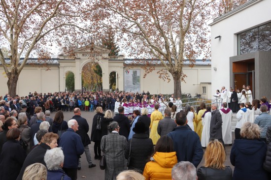 Totengedenken zu Allerheiligen und Allerseelen am Friedhof der Stadt Wels | Foto: laumat.at/Matthias Lauber Totengedenken zu Allerheiligen und Allerseelen am Friedhof der Stadt Wels